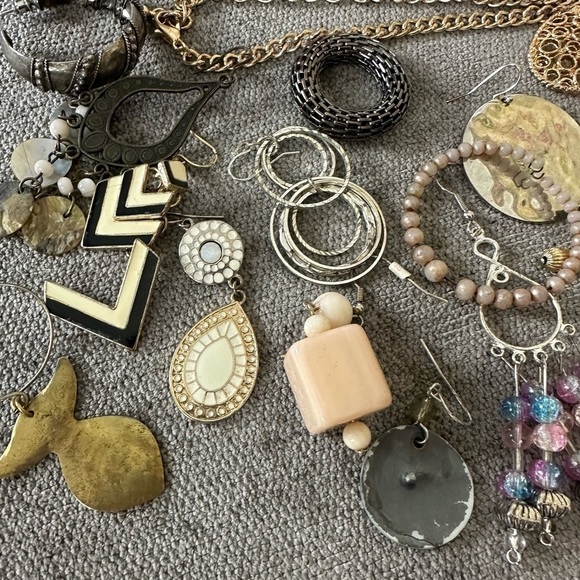 JEWELRY Lot - Picture 3 of 4